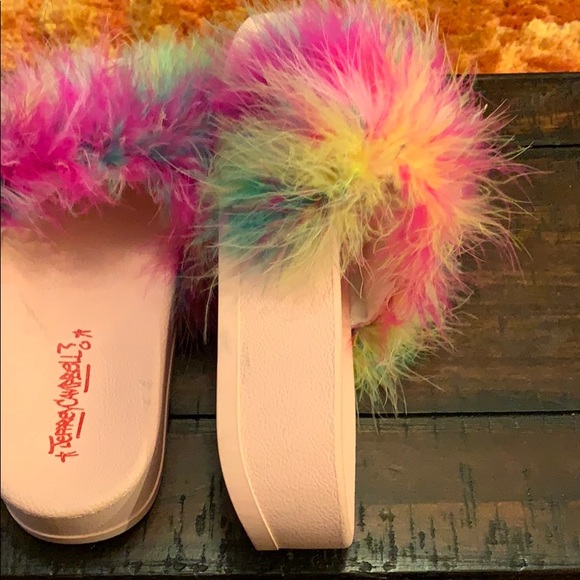 Multi colored Furry Slippers - Picture 5 of 7